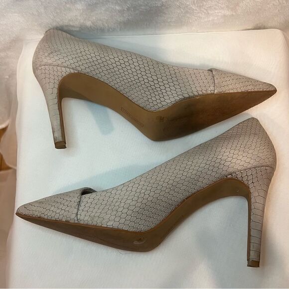 Vince Camuto VP Perri Pumps - Picture 8 of 16